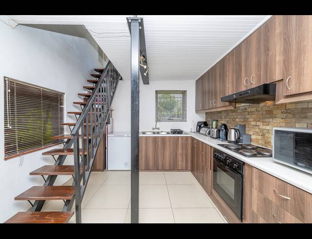 2 BEDROOM APARTMENT FOR SALE IN VREDEKLOOF HEIGHTS